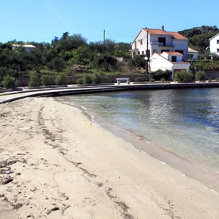 With A Parking Space アパート Lukoran