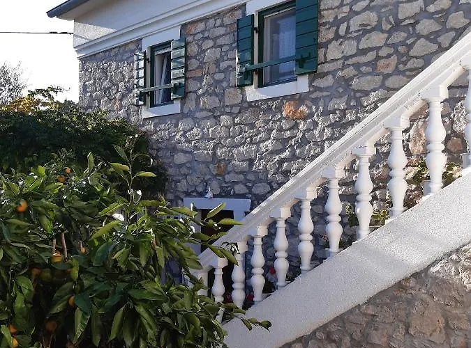 With A Parking Space شقة *